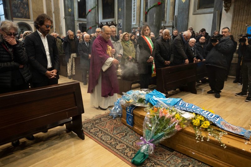 A Napoli I Funerali Di Antonio Juliano | Corriere.it