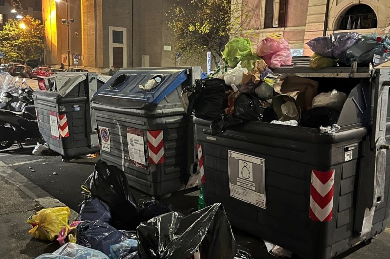 Roma Incendio Malagrotta Allarme Per I Rifiuti In Strada L Ama Al Momento Non Ci Sono