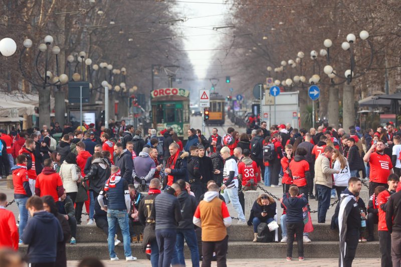 Milano, L'invasione Dei 7 Mila Tifosi Del Rennes Per La Partita Di ...