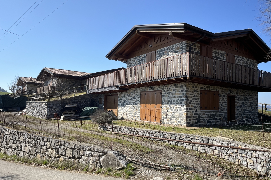 Le foto delle villette abusive di Ganda di Aviatico Corriere.it