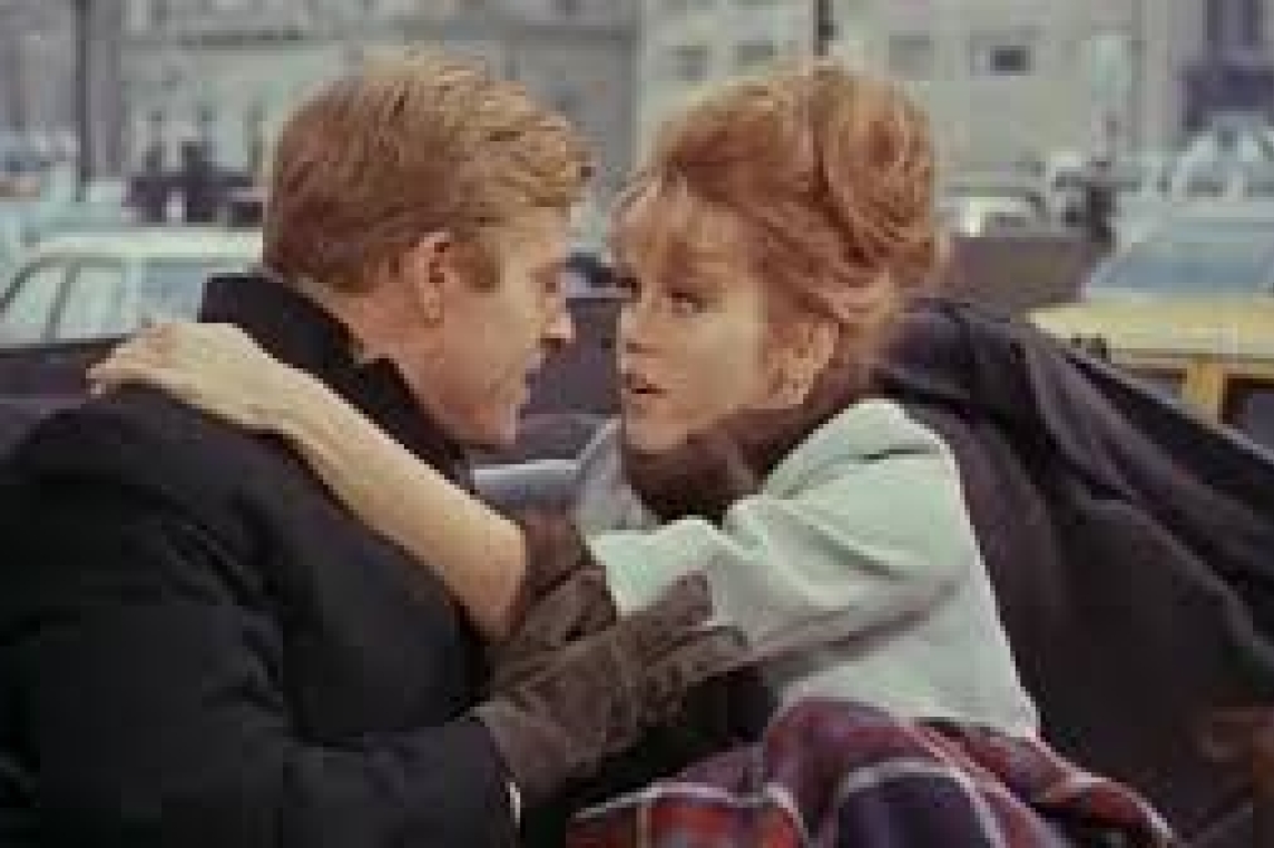 I Piedi Nudi Dei Piedi Del ` Una S Dell'uomo Fotografia Stock - Foto 13