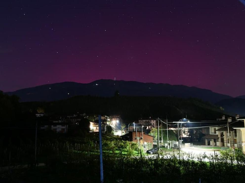 Aurora boreale in Italia, avvistata oggi dal Veneto all'Emilia Romagna