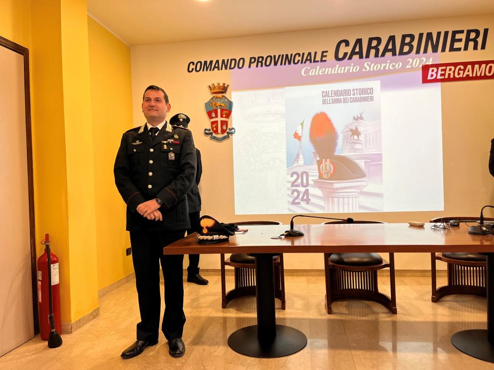 Bergamo, il nuovo calendario dei carabinieri 2024. Il comandante:  «Stringere la mano a un cittadino e ricevere un sorriso danno un senso a  quello che facciamo quotidianamente»