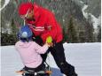 Il maestro di sci Andrea Borney: «Insegno ai disabili anche lo snowboard e ogni volta imparo qualcosa»