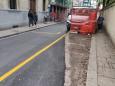 Firenze, cartelli confusi e impalcature sulla strada: l’asfaltatura di via Romana è un rebus
