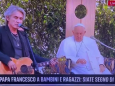 Ligabue canta «quanto tempo abbiamo, quanto ne rimane» e il Papa guarda l’orologio