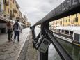 Milano, l’invasione delle keybox, i «lucchettoni» per il check-in fai da te: «Per affittare casa a rischio il decoro urbano»