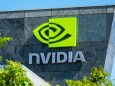 Nvidia supera Apple in Borsa (oltre i 3 trilioni di dollari): la regina dei chip ora è seconda solo a Microsoft