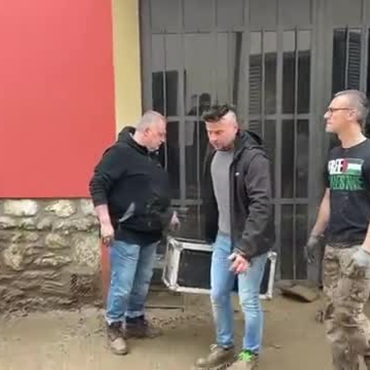 Sesto Fiorentino, da Nuto della Bandabardò a Pelù: una fila di