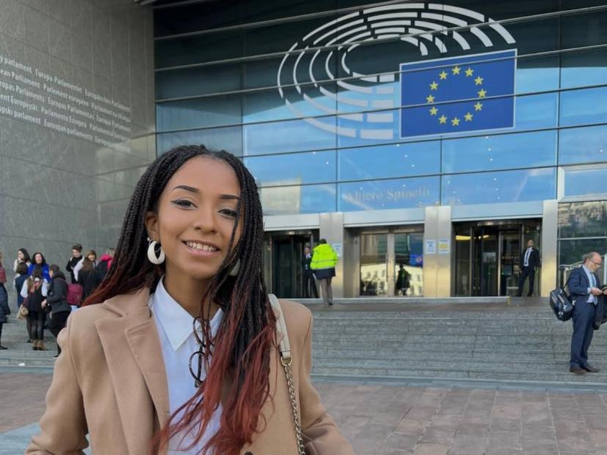 Vannacci attacca la vicepresidente Mia Diop: «Nel Pd basta avere la pelle nera». E Giani: «A lei dico: non ti curar di loro...»