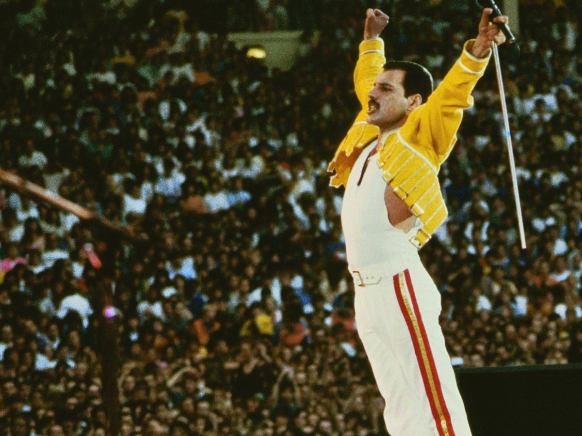 Buon compleanno Freddie Mercury, all'Hard Rock Cafe la festa dedicata al leader dei Queen: avrebbe compiuto 79 anni