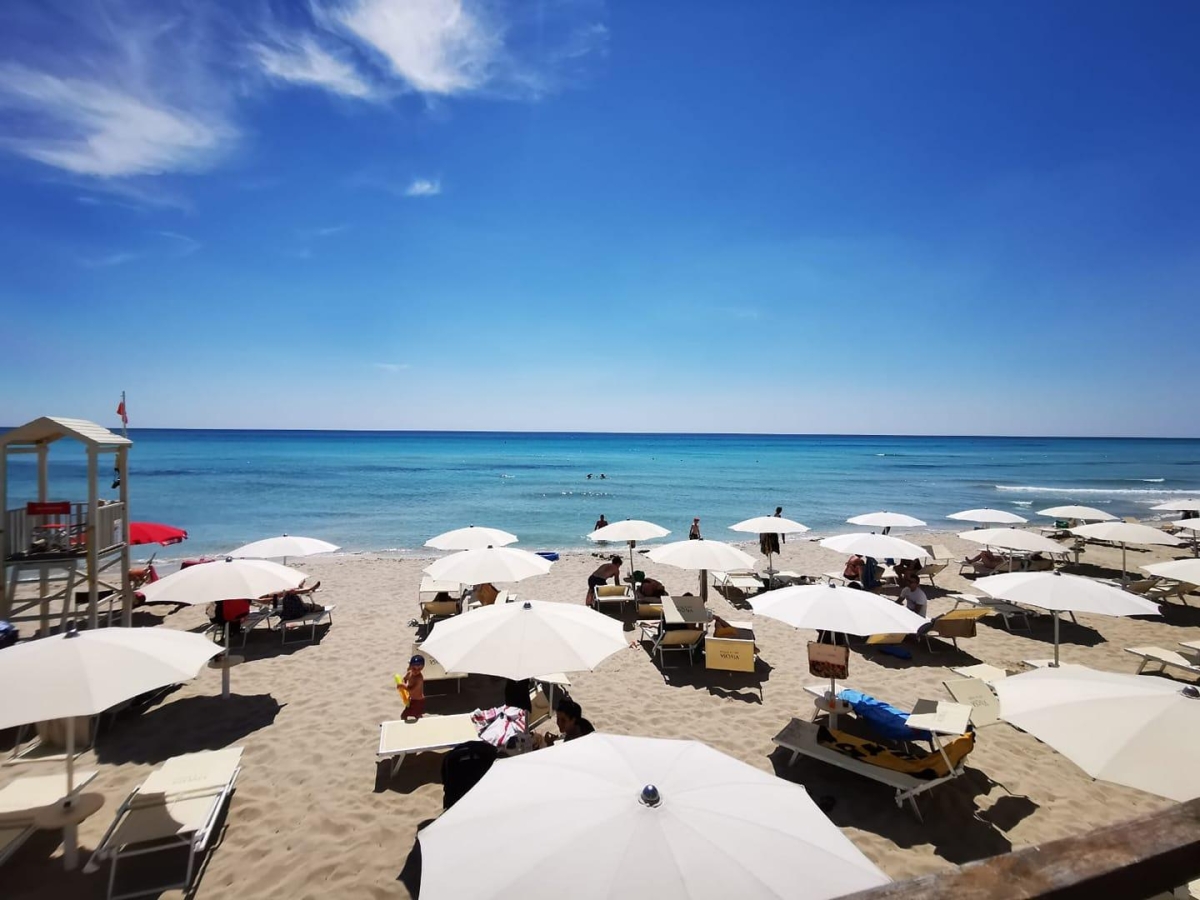 Vacanze, la battaglia dei numeri: presenze in aumento ma soggiorni più brevi. «Crisi? Sta cambiando il modello di turismo»