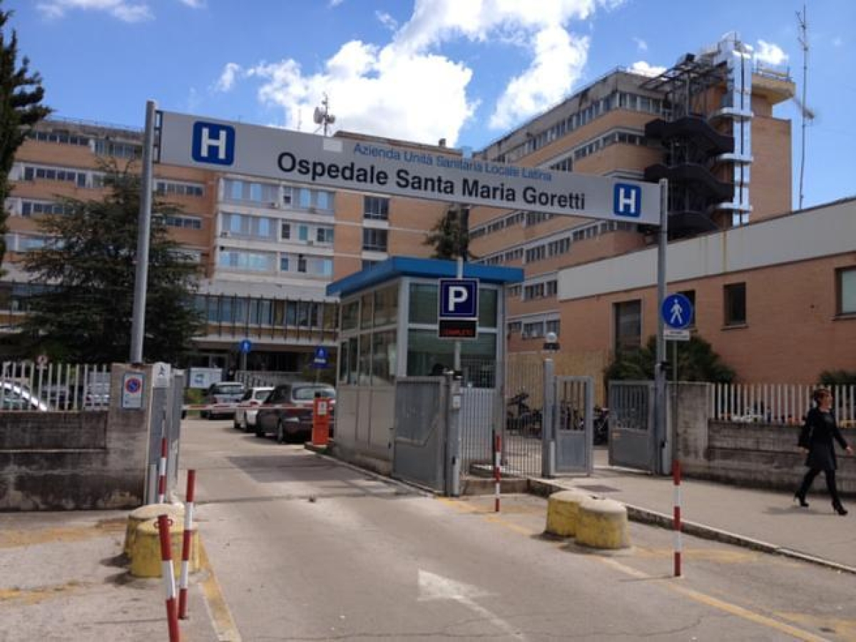 Latina, ragazza di 17 anni precipita dal quinto piano: è gravissima all'ospedale Santa Maria Goretti