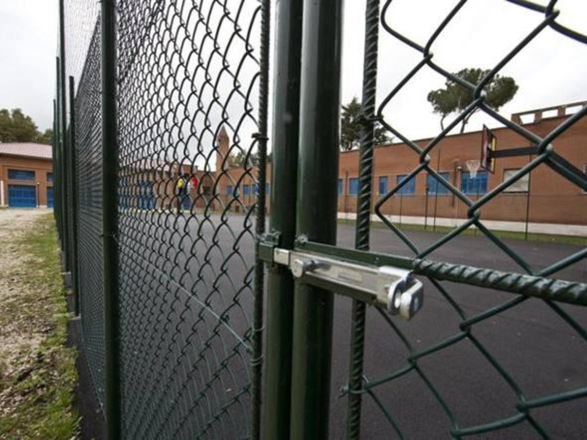 Minacce al sindaco Gualtieri, il messaggio partito da un telefonino nel carcere di Frosinone: sequestrato