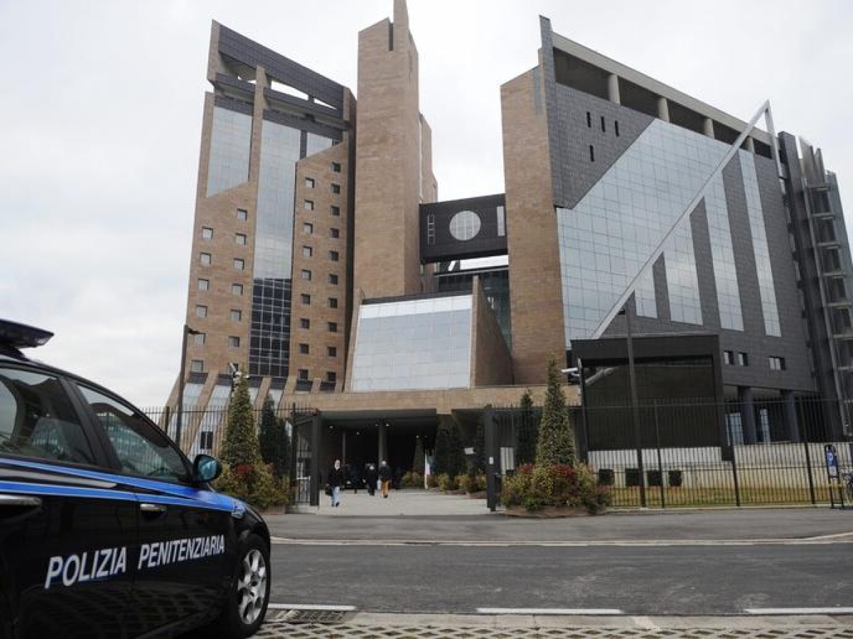 Pontedera, in ospedale non si accorgono di un tumore al colon, dopo un anno e mezzo muore: ai familiari maxi risarcimento da 2 milioni e mezzo di euro