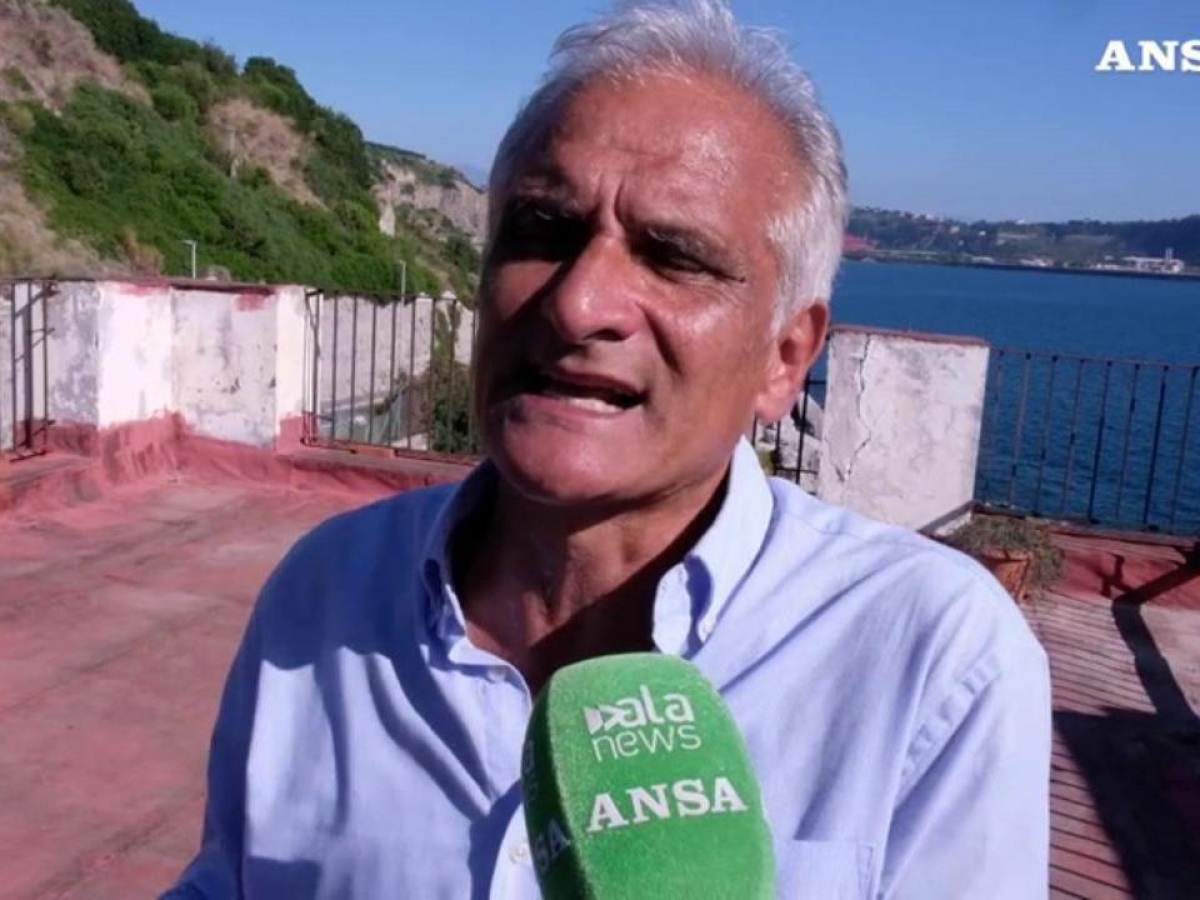 Terremoto a Napoli, il vulcanologo Mastrolorenzo: «Possibili sismi forti ai margini della caldera»