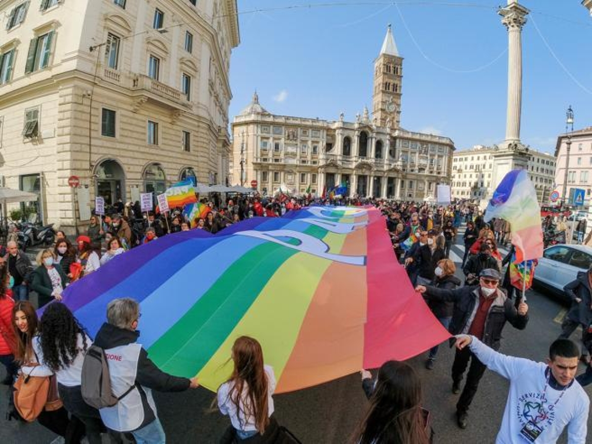 Domenica di cortei e bus deviati a Garbatella e all'Esquilino (da via Cavour a San Giovanni). C'è anche Lazio-Lecce all'Olimpico