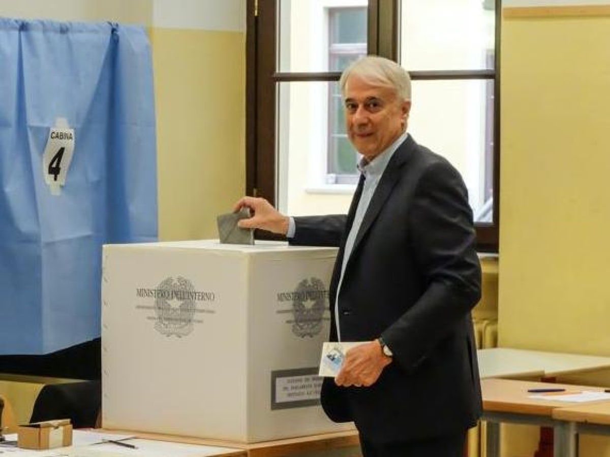 Referendum, il sì di Pisapia (nel nome del padre) spiazza la sinistra. Sala: «Lo rispetto»