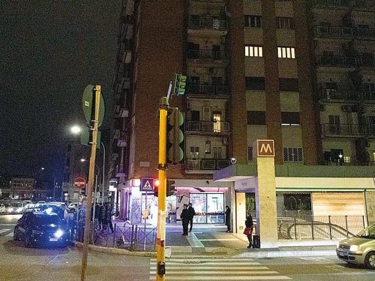 Roma, al Pigneto risse e minacce delle baby gang. Luxuria: «I bulli mi hanno sbarrato la strada, si respira violenza»