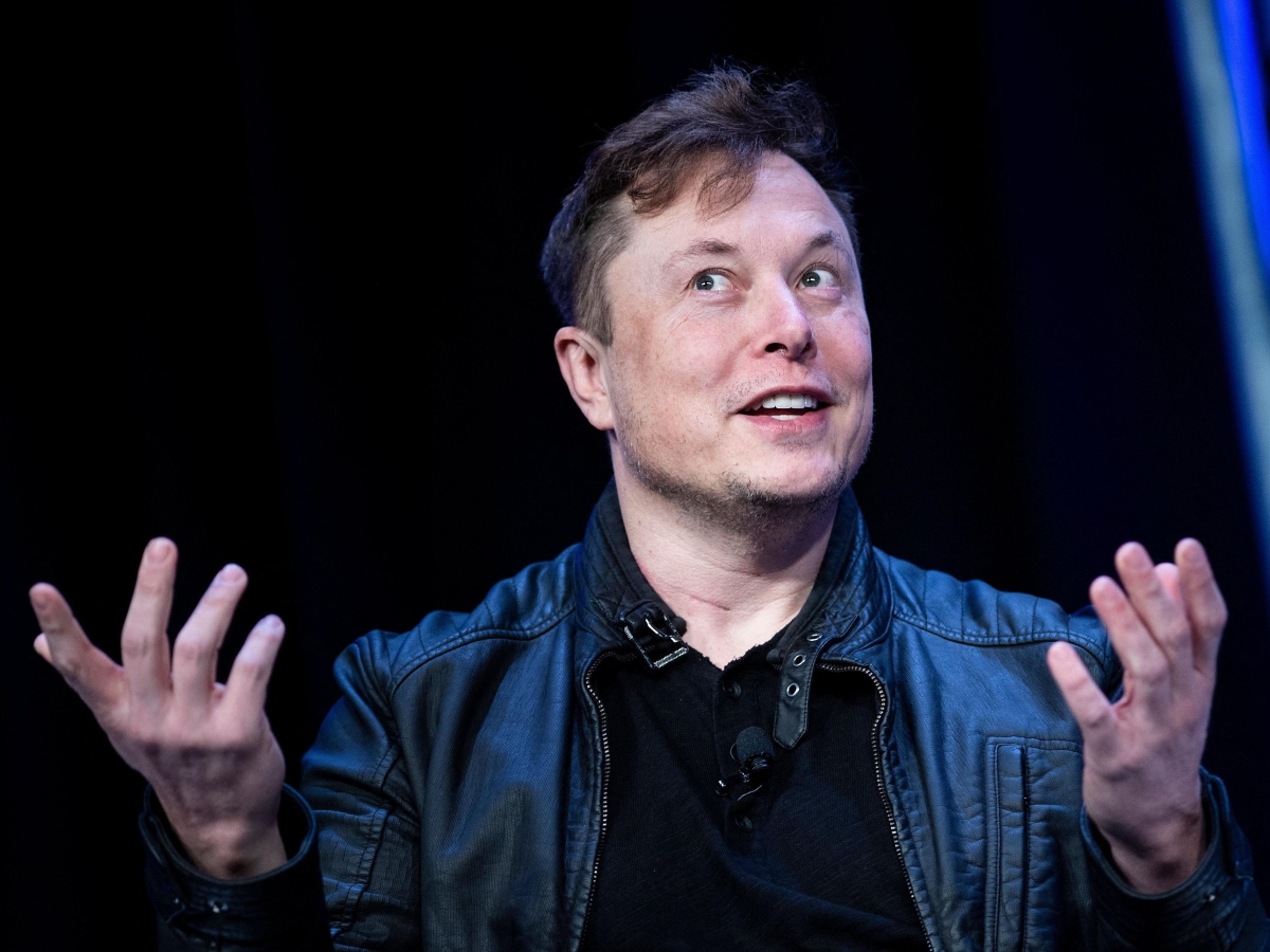 Tesla, il giallo del Supercharger: Musk licenzia l’intero team, poi annuncia investimento da mezzo miliardo