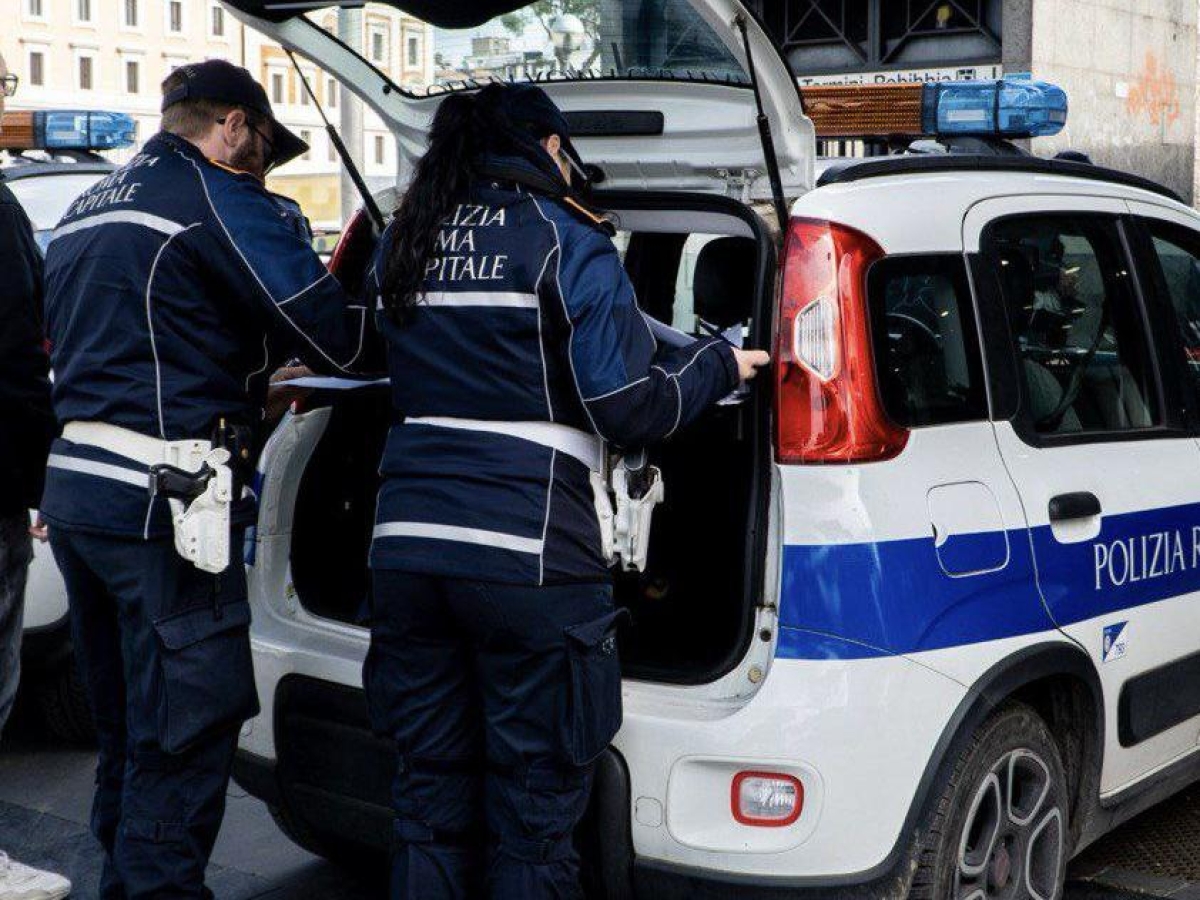 Roma via Giustiniana: perde il controllo dello scooter e si schianta. Morto un 55enne