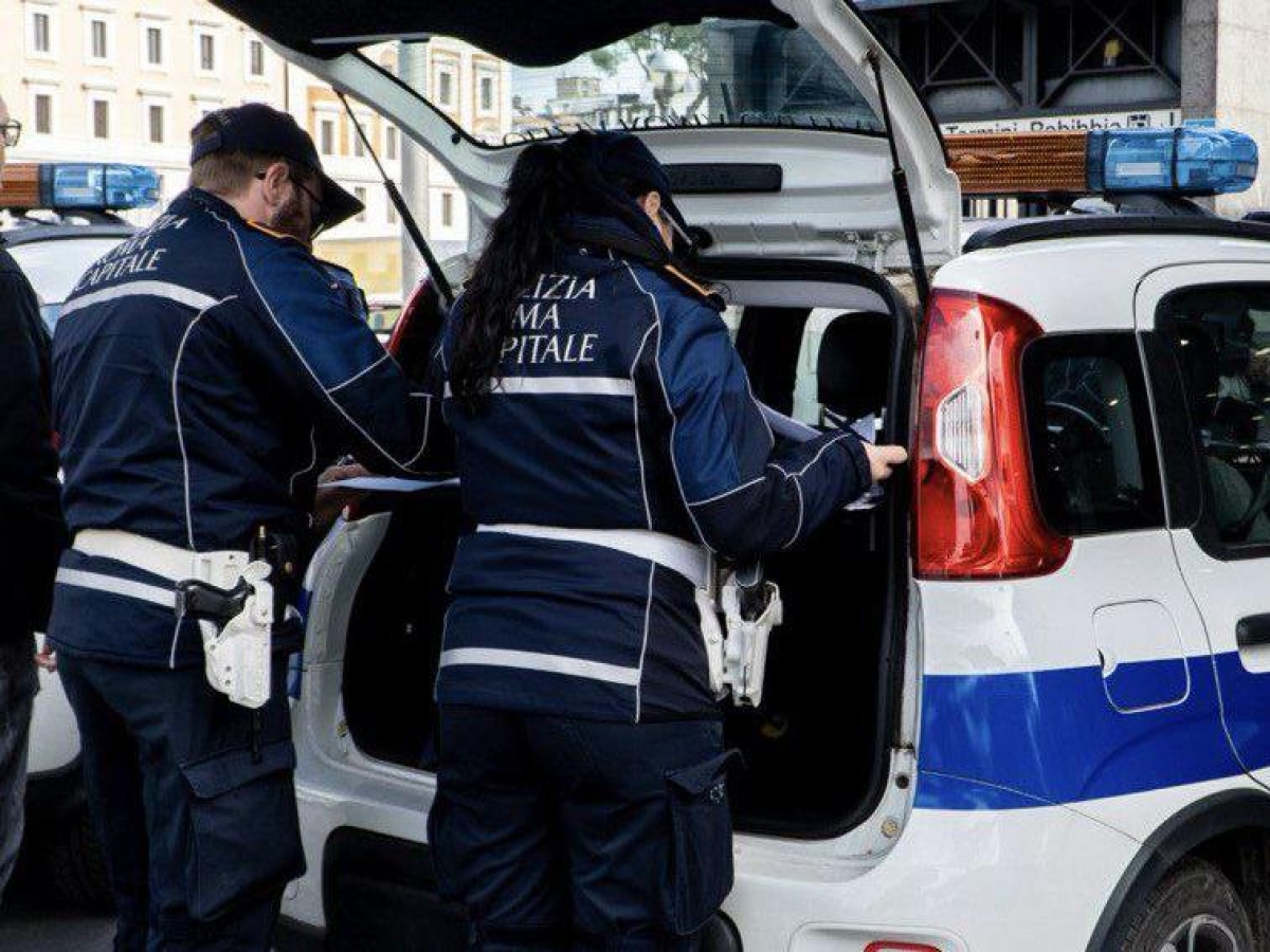 Centocelle, vigili circondati da un gruppo di giovani durante i controlli contro le corse clandestine