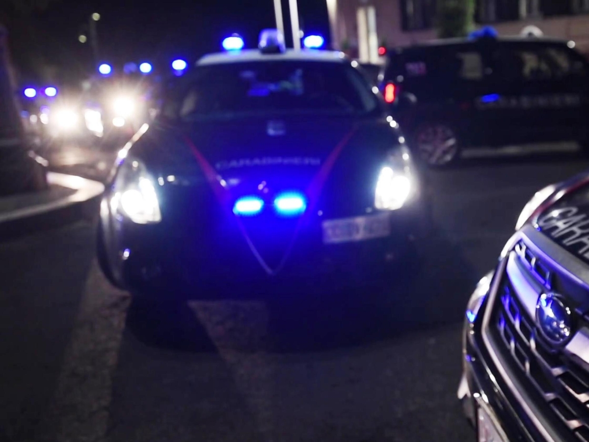 Roma, ragazzo ipovedente colpito a calci e pugni in strada senza motivo: è grave in ospedale. Preso l'aggressore