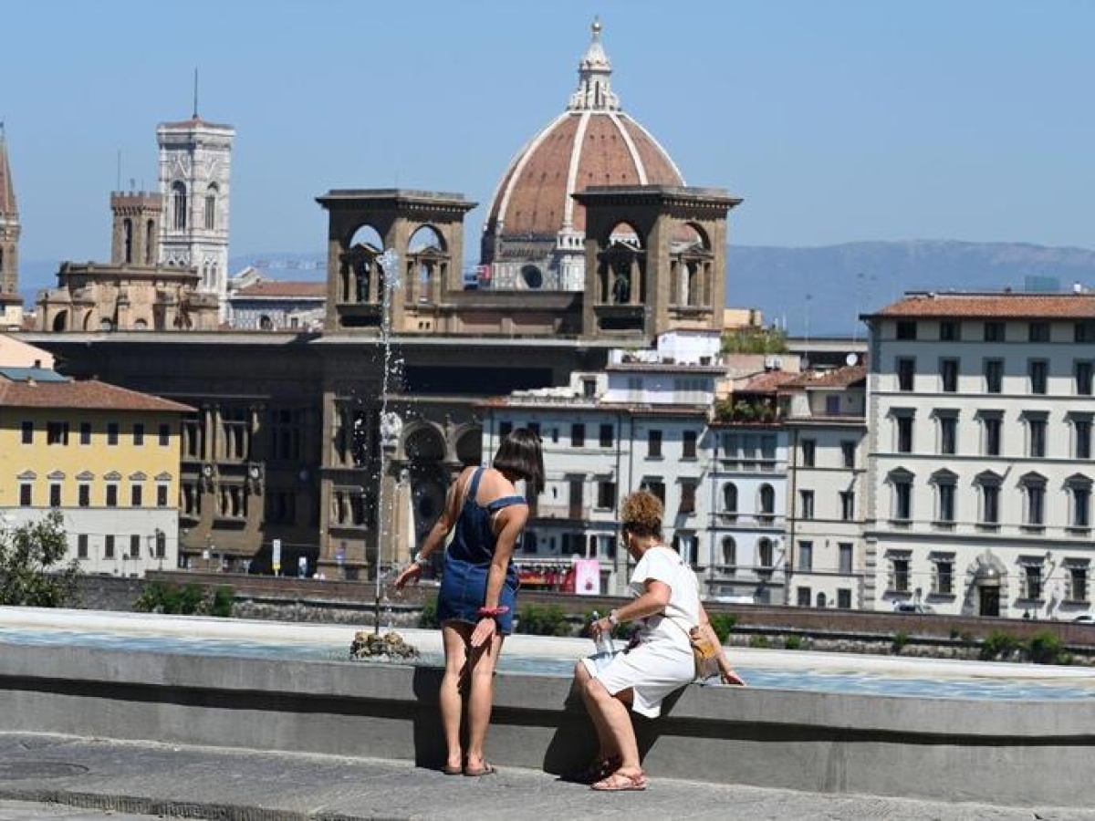 Temperature record a Firenze, giovedì l'allerta rossa: fino a 41 gradi percepiti. «E l’afa durerà un’altra settimana»