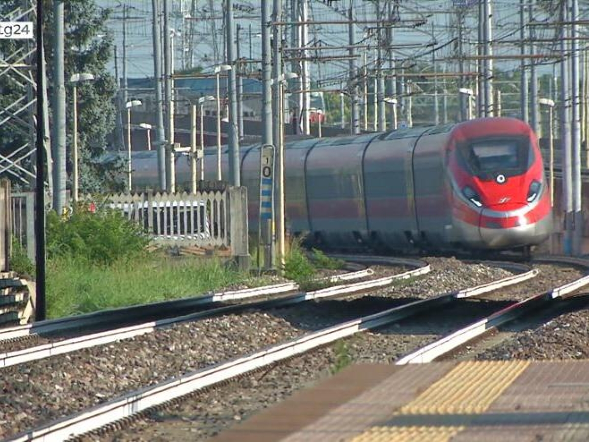 Alta velocità Roma-Napoli, rallentamenti e caos: treni in ritardo fino a 110 minuti