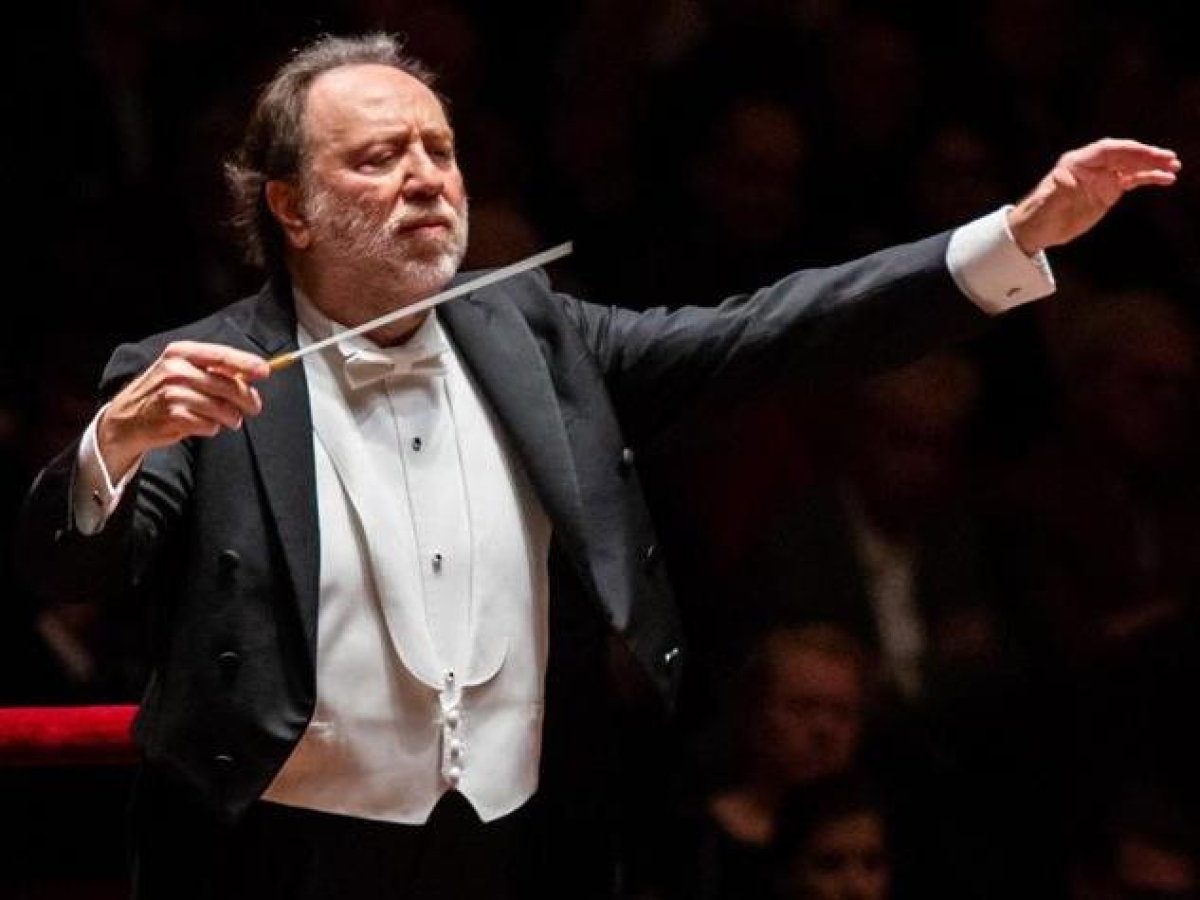 Riccardo Chailly, notte in osservazione in ospedale dopo il malore alla Scala: «Valori buoni»