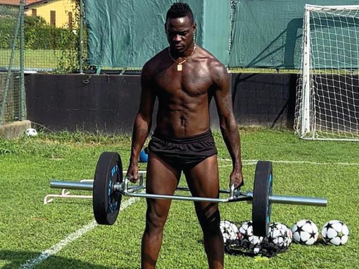 Balotelli: «In nazionale non sapevano l'inno e mi arrabbiavo. Mi alleno tutti i giorni alle 8»