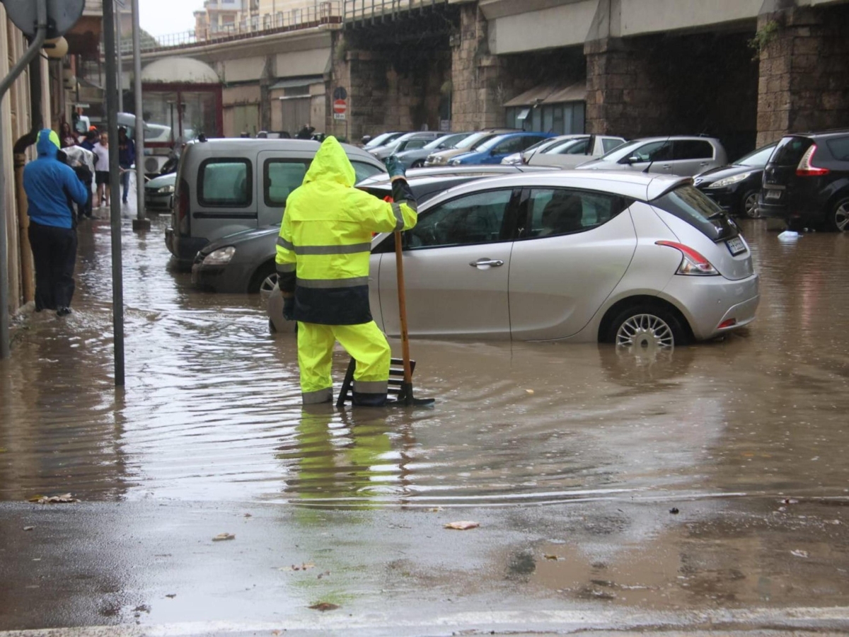 Maltempo in Campania, allerta arancione dalle 6 di sabato e fino a domenica. Da Ischia a Torre del Greco scuole chiuse