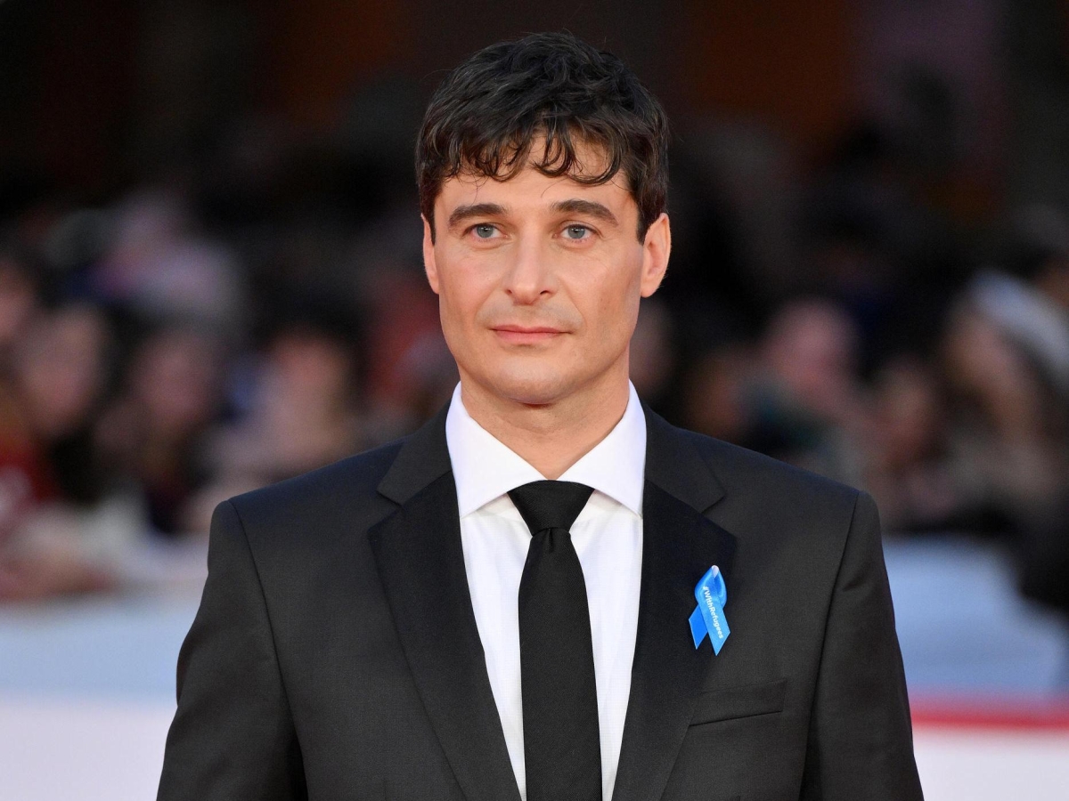 Lino Guanciale: «Sognavo di fare il benzinaio, il giudizio degli altri mi segue come un fantasma»