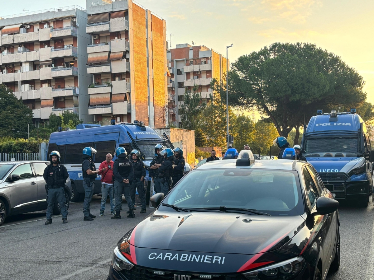 Cinecittà, sgomberata la palazzina in via Eudo Giuglioli. Illegalità e degrado denunciati dai residenti