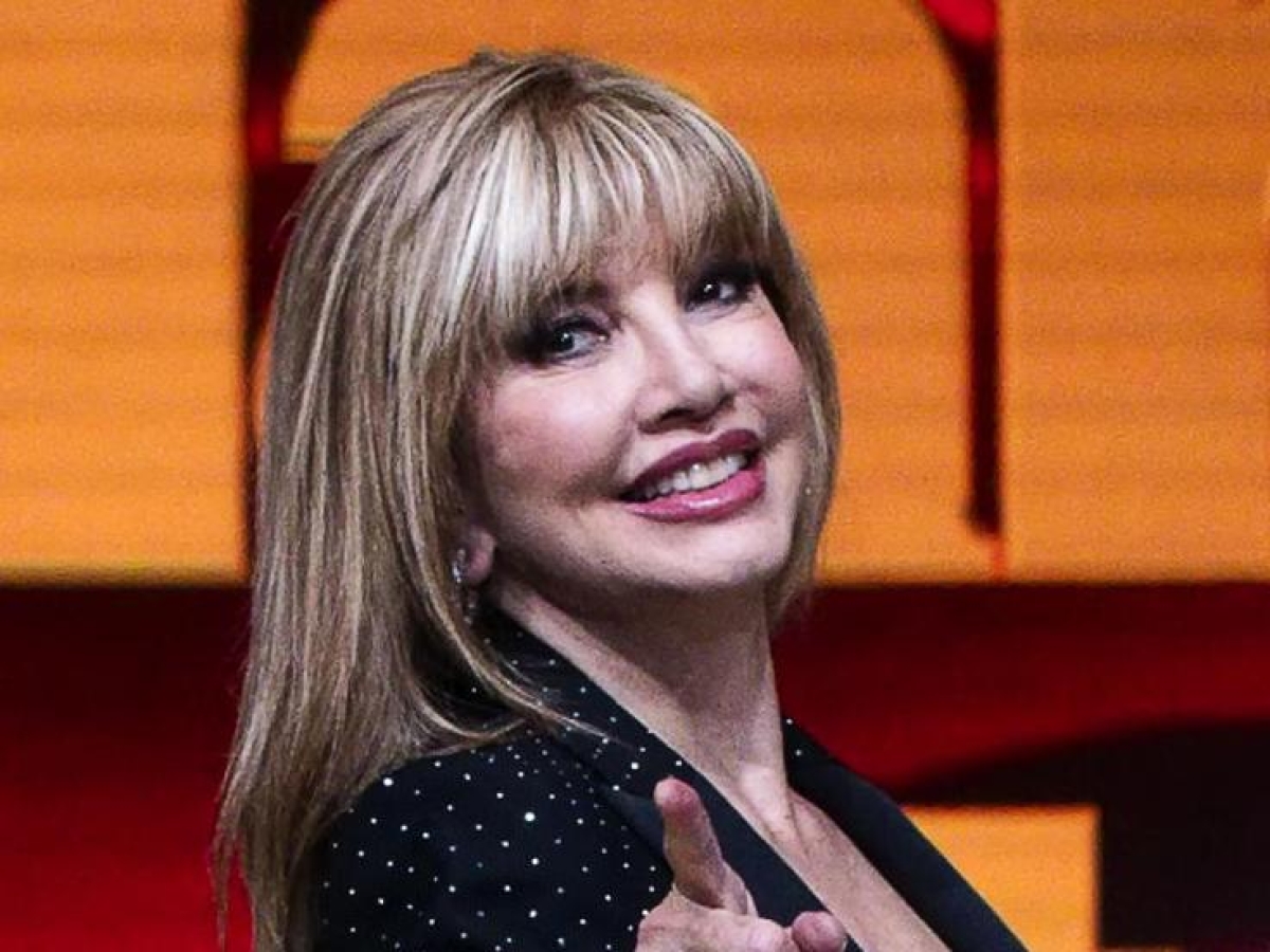 Milly Carlucci e i vent'anni di Ballando: «Quella volta che Anna Oxa se ne andò in ambulanza e quando a Giusy Versace le si staccò una protesi»