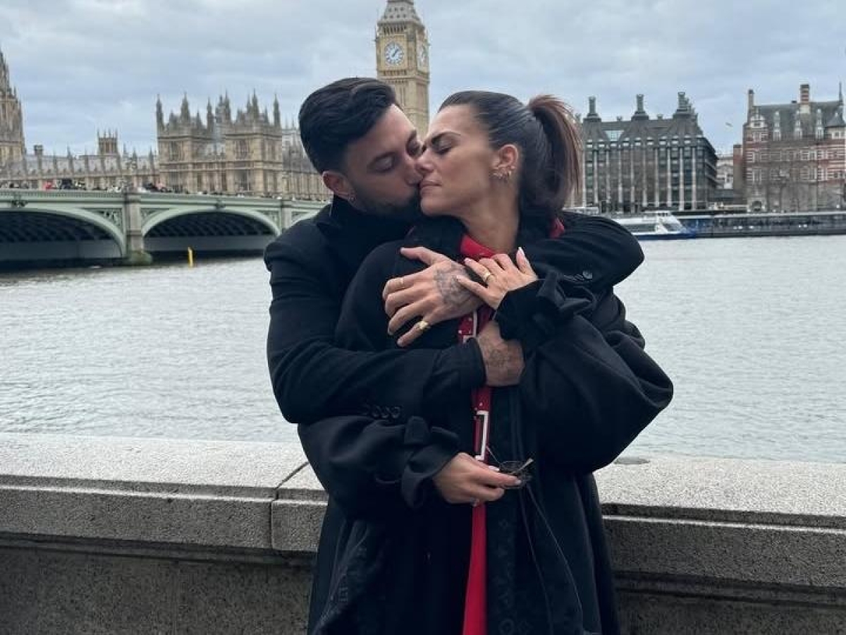 Bianca Guaccero e Giovanni Pernice, trasferta romantica a Londra. «Buon  anno a tutti noi» | Corriere.it