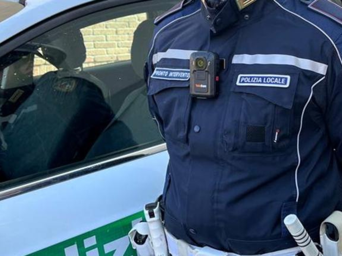 Milano, truffa a una 91enne: si fingono agenti della polizia svizzera, le rubano mille euro e i bracciali d'oro