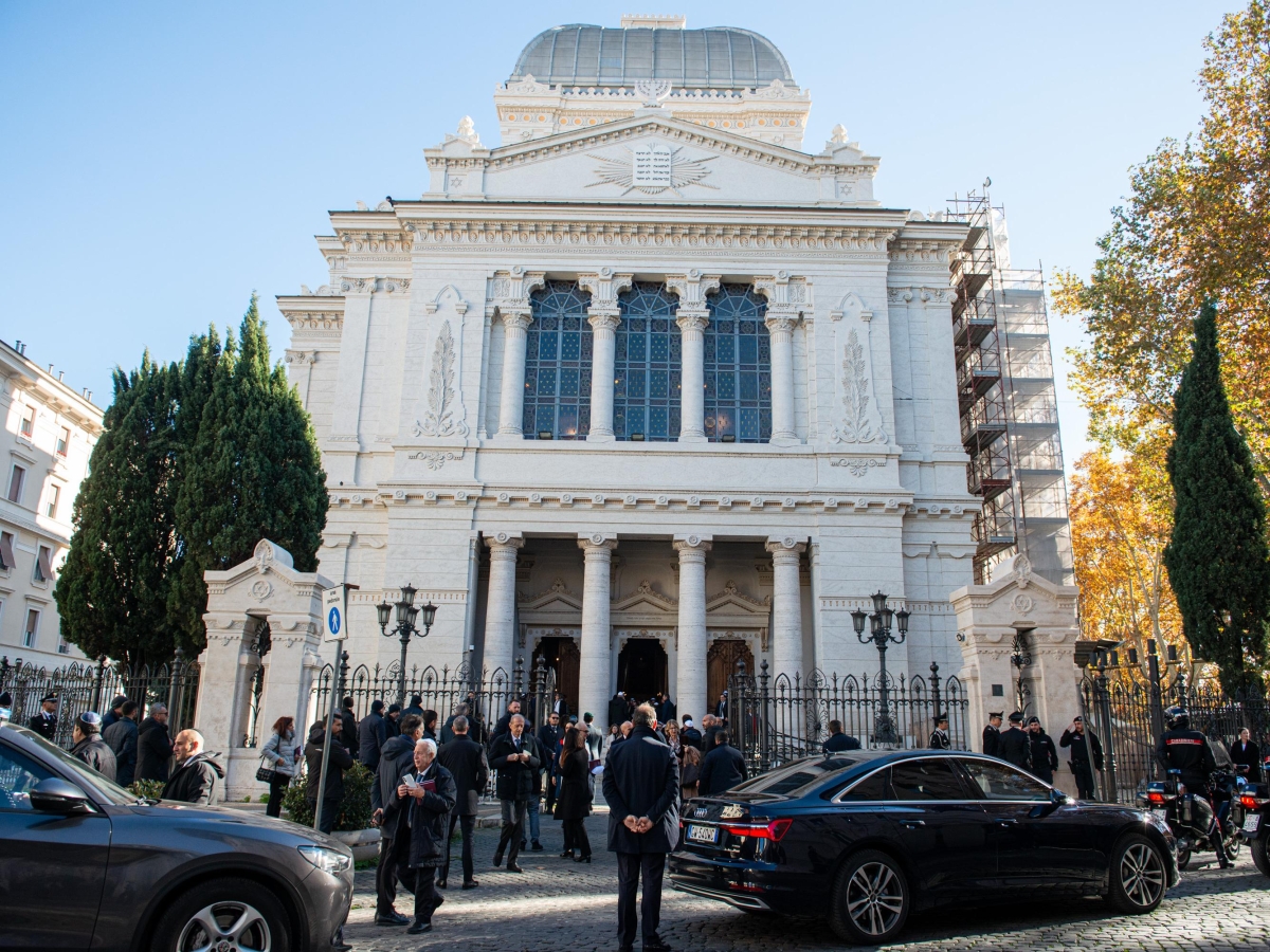 Roma, nuovo episodio antisemita: scritte e insulti sul lungotevere degli Anguillara, accanto alla Sinagoga