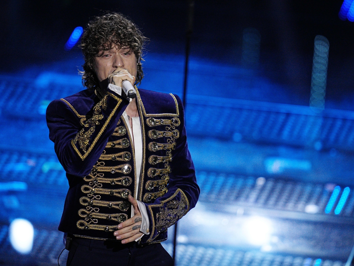 Irama compie 30 anni: le origini del nome d'arte, la vittoria ad Amici, la vita privata riservata, 7 segreti