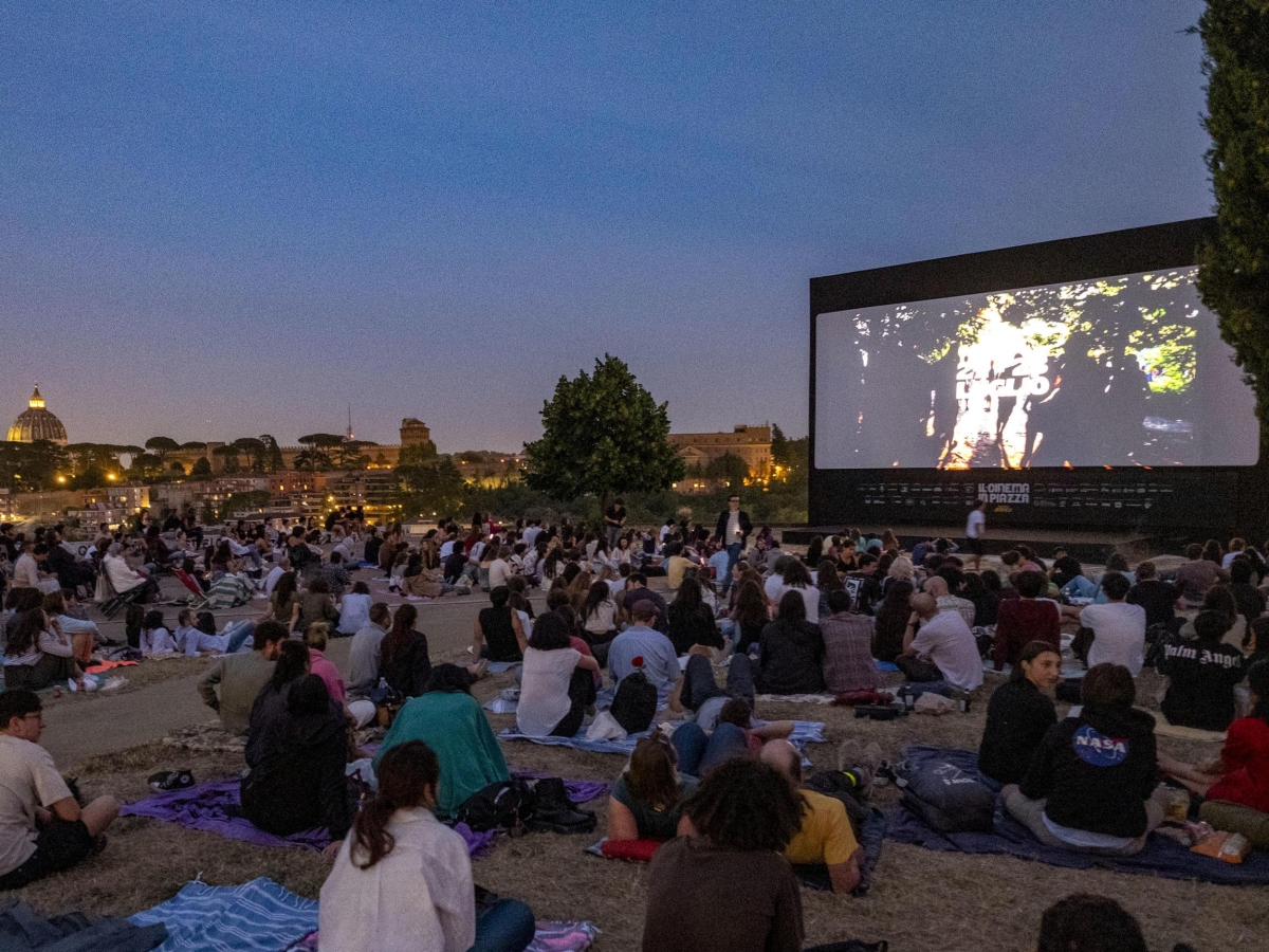 Torna «Cinema in piazza», la programmazione gratuita: 94 proiezioni a San Cosimato, Monte Ciocci e Cervelletta