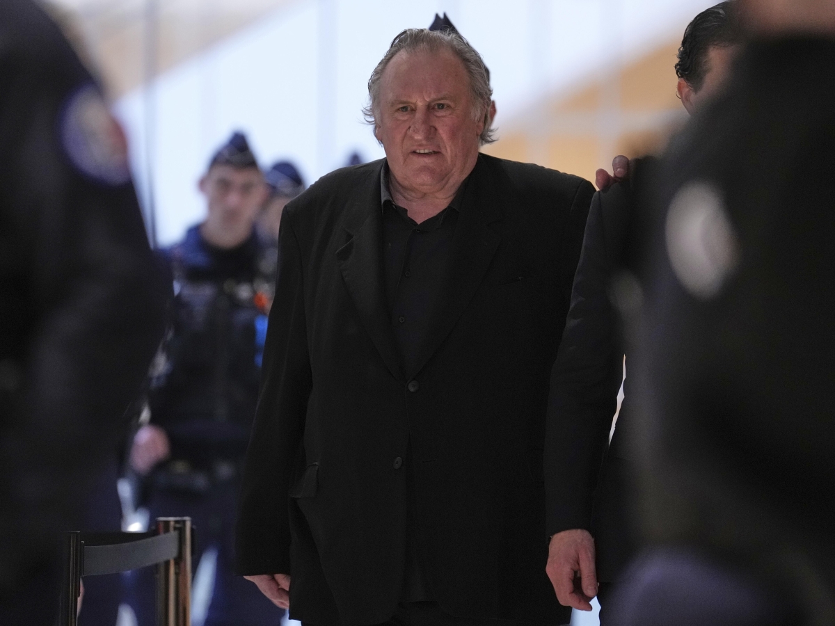 l attore gerard depardieu condannato a 18 mesi per violenza sessuale su due donne pena sospesa da Xml2.corriere.it l attore gerard depardieu condannato a 18 mesi per violenza sessuale su due donne pena sospesa