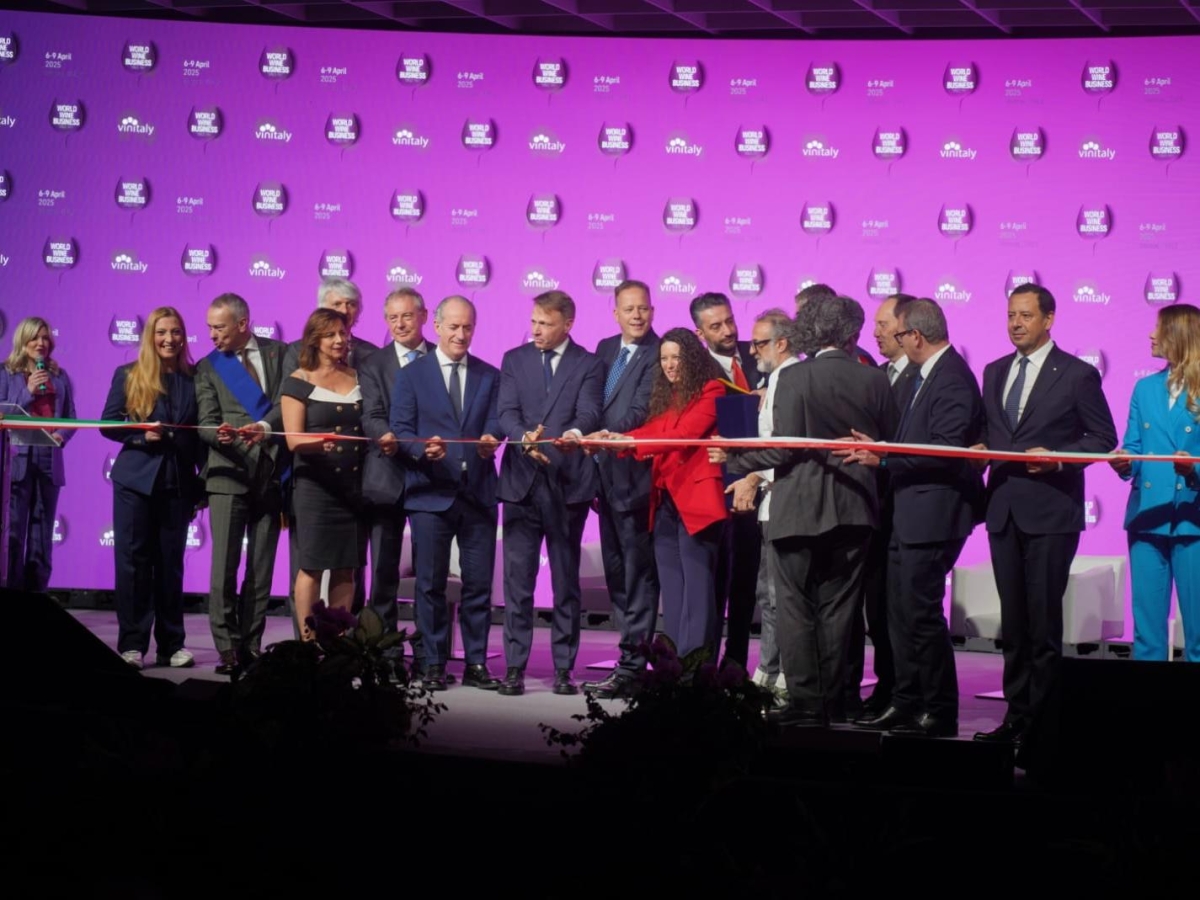 Vinitaly a Verona, al via il Salone al tempo dei dazi: «No a una guerra commerciale con gli Stati Uniti d'America»