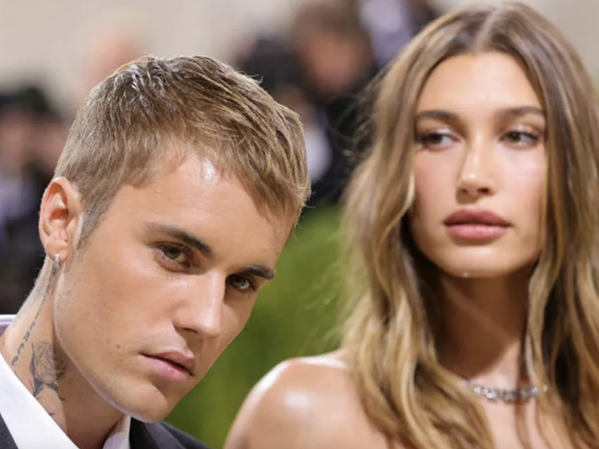 Justin Bieber, la moglie Hailey Baldwin ha chiesto a familiari e fan di pregare per lui. «Non dorme e mangia a malapena»