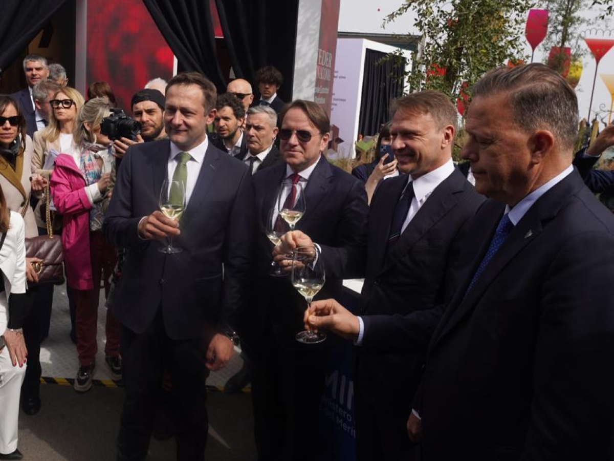 Vinitaly, le promesse dei commissari Ue: dazi, burocrazia e neo salutismo