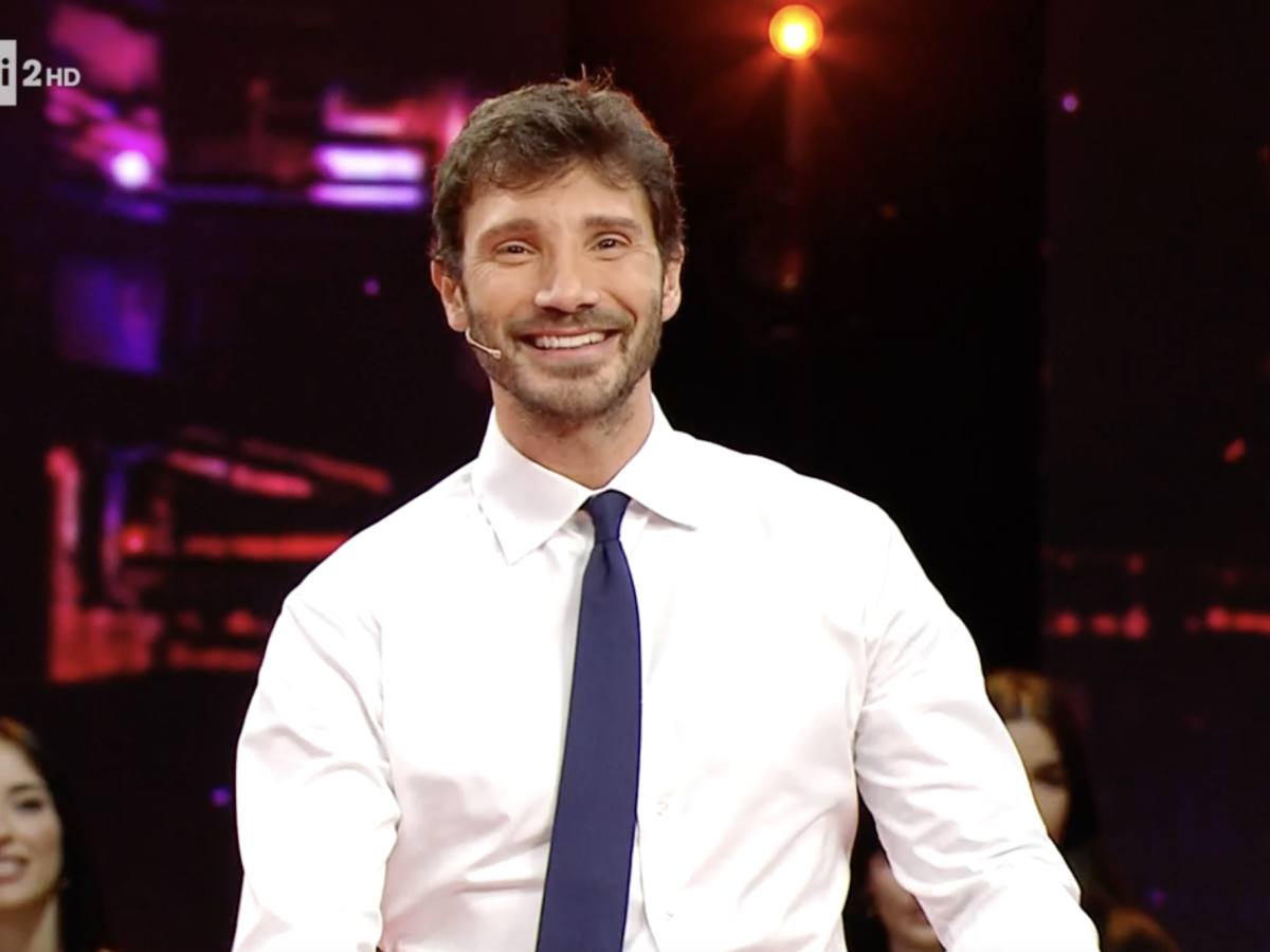Ascolti di Rai2 alle stelle grazie allo show serale con Stefano De Martino