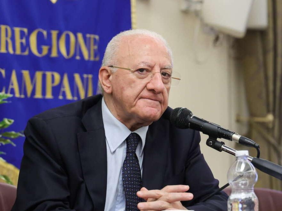 Terzo mandato, la Corte costituzionale boccia la legge campana: De Luca non si può ricandidare. E lui: «La legge non è uguale per tutti»