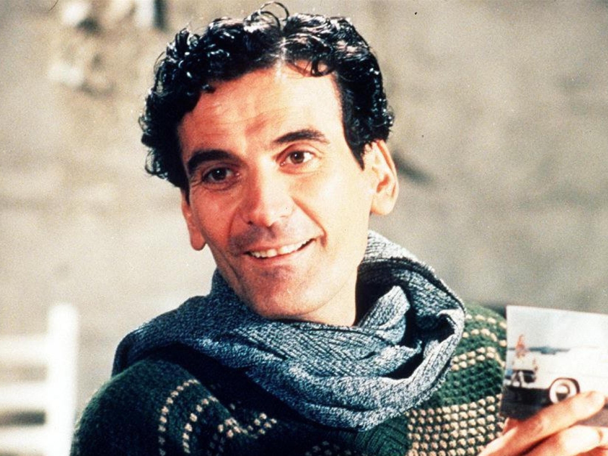 La casa del «Postino» di Troisi, a Salina, è salva: «Non è abusiva, non va demolita»