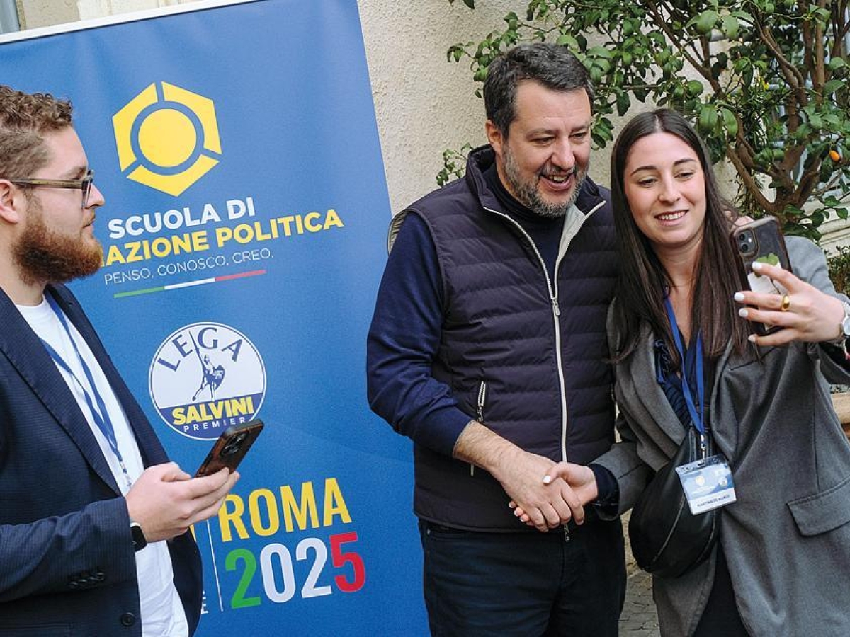 Salvini non cede sul Veneto: «Squadra che vince non si cambia». E sui migranti in manette: «Dovevano trasferirli con le mimose?»