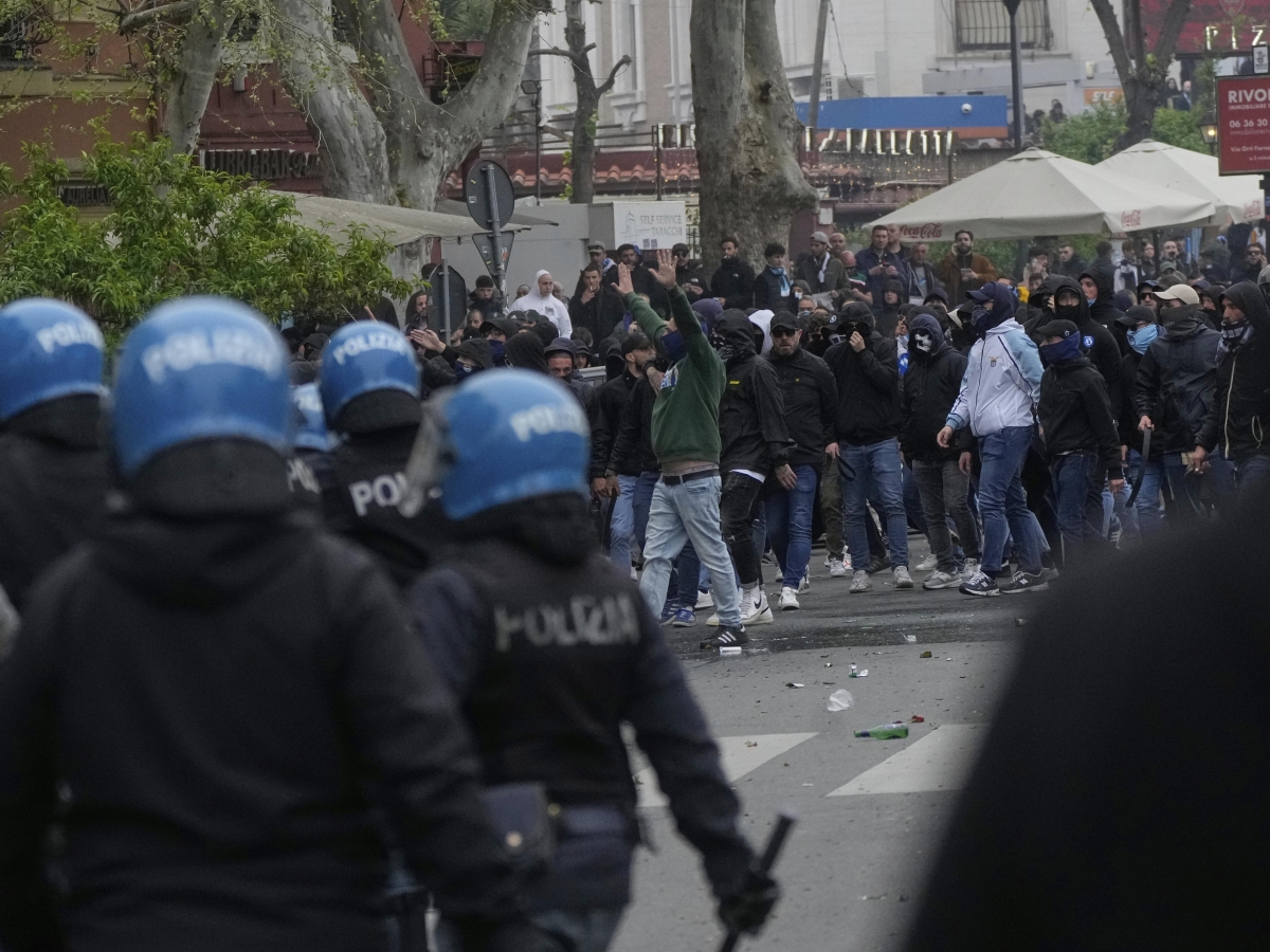 Derby Lazio-Roma anticipato: si gioca domenica 21 settembre alle 12,30. Troppo alto il rischio di scontri