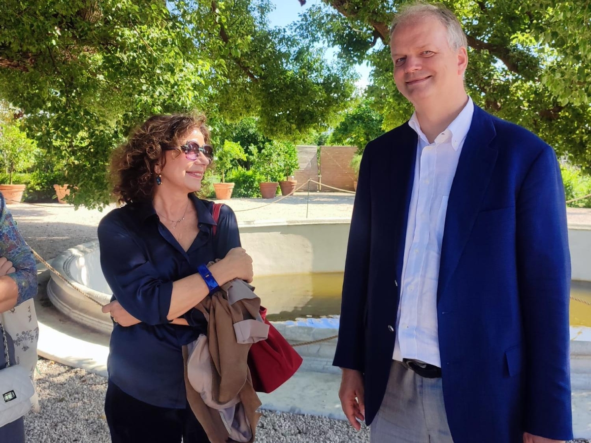 La storia tra Eike Schmidt e Roberta Bartoli: il direttore di Capodimonte ha sposato il suo primo «capo»